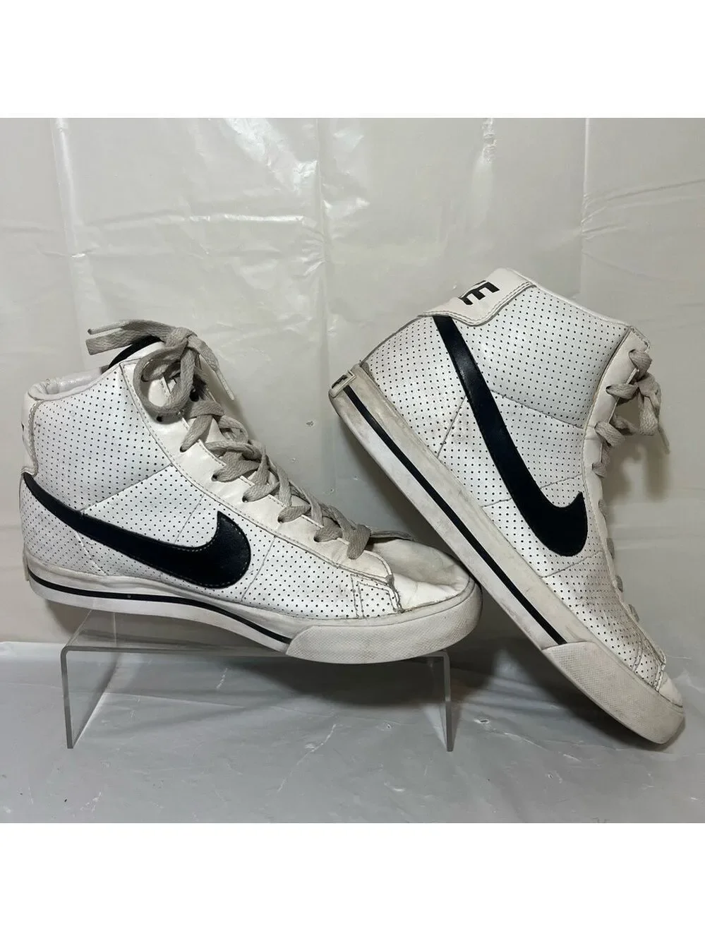 Nike high perforated Blazer White
